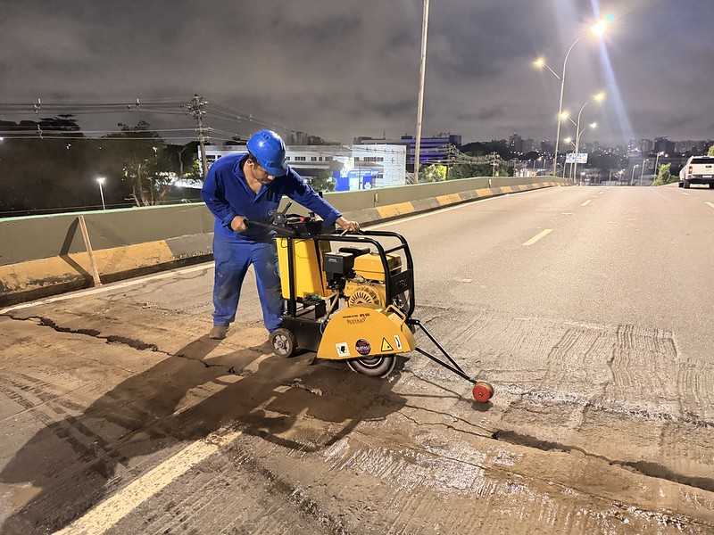 Prefeitura de Manaus começa reparos noturnos no viaduto Ayrton Senna