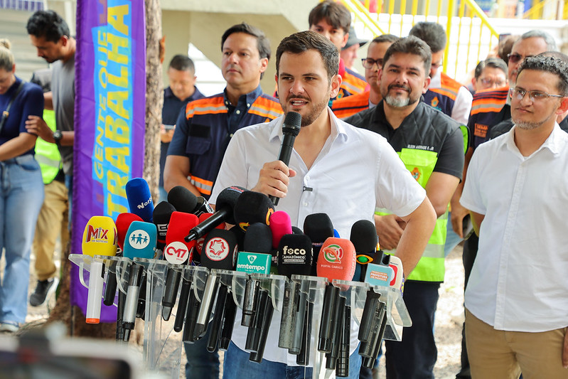 Prefeitura de Manaus libera nova passarela na avenida Torquato Tapajós