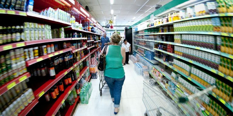 Produção industrial brasileira recua 0,6% em agosto segundo dados do IBGE