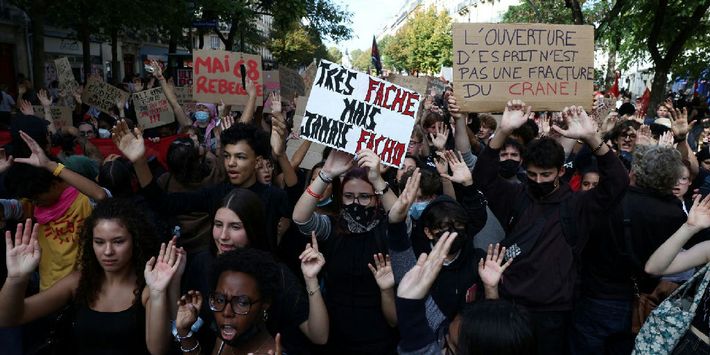 Protestos na França mobilizam milhares de estudantes e professores contra precariedade escolar