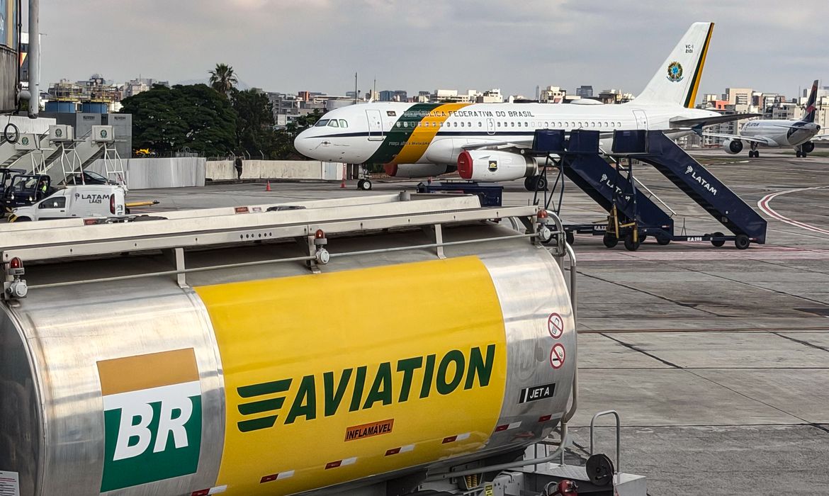 Refinaria da Petrobras renova selo internacional para querosene de aviação sustentável