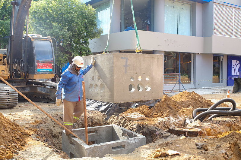 Requalificação da rua Ferreira Pena avança com rede subterrânea em Manaus