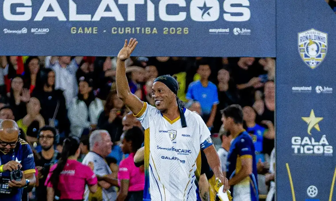 Ronaldinho acerta retorno ao futebol profissional e vai defender o Ravenna na Itália
