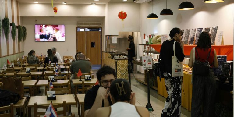 Setor de serviços registra leve recuo de 0,1 por cento em agosto segundo o IBGE