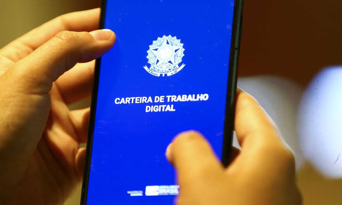 Trabalhadores recebem alertas na Carteira Digital para denunciar assédio eleitoral