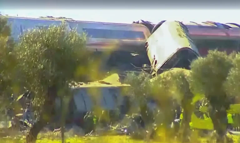 Tragédia ferroviária na Espanha deixa dezenas de mortos após colisão de trens