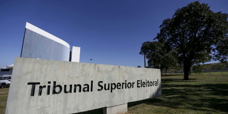 TSE ordena suspensão de site que trocava criptomoedas por apoio político a Flávio Bolsonaro