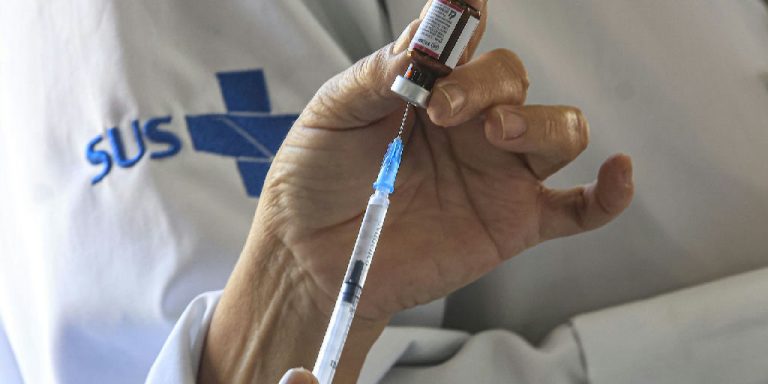 Vacinação contra meningite é ampliada para jovens de até 24 anos em quatro cidades do Rio