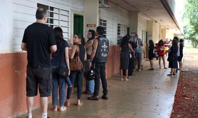Violência política e intolerância marcam o cenário escolar e social no país